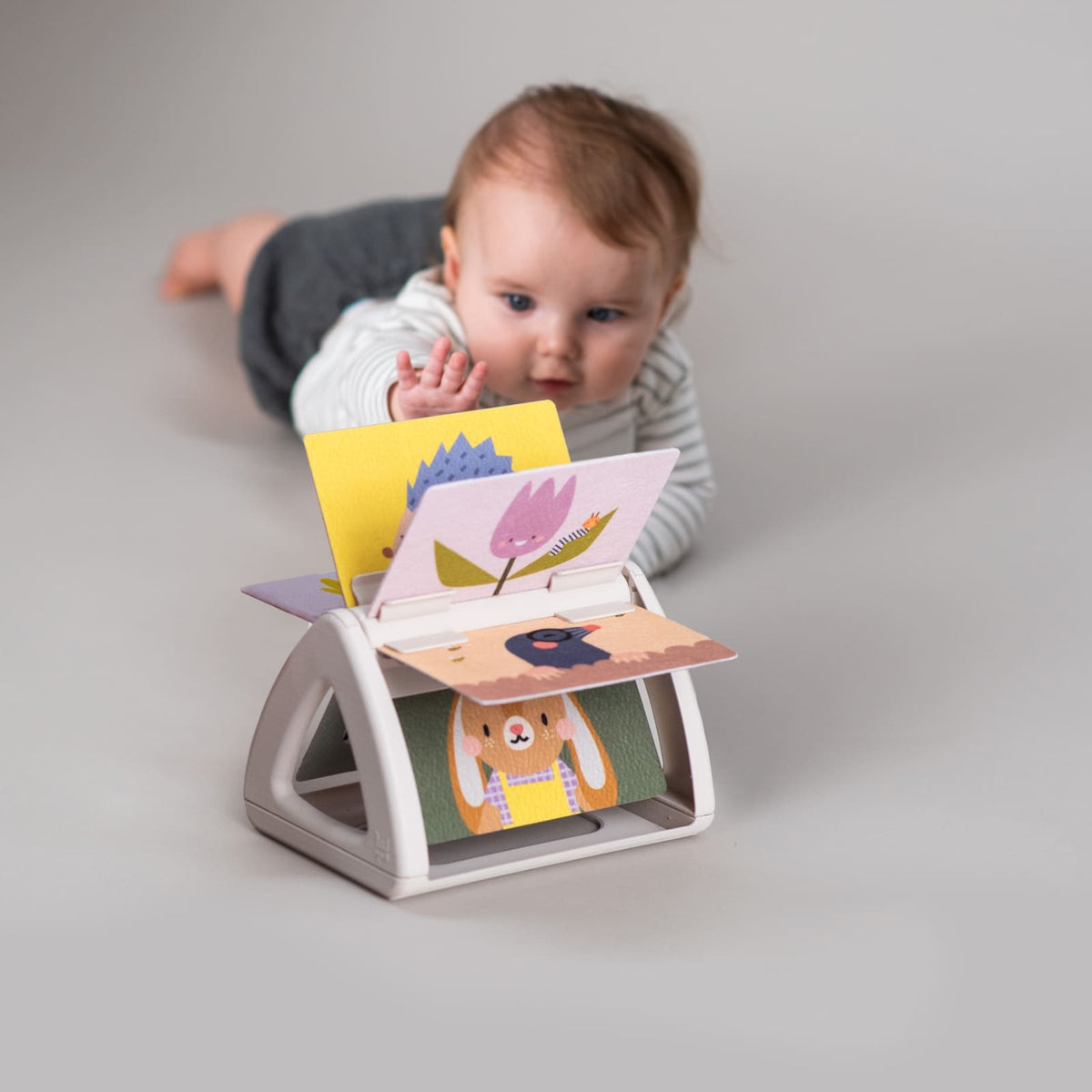 TAF TOYS Drehbares Babybuch